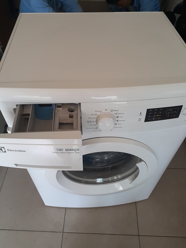 Máy giặt cũ electrolux 7kg new 90%