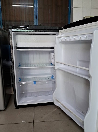 Tủ lạnh mini Aqua 90 lít
