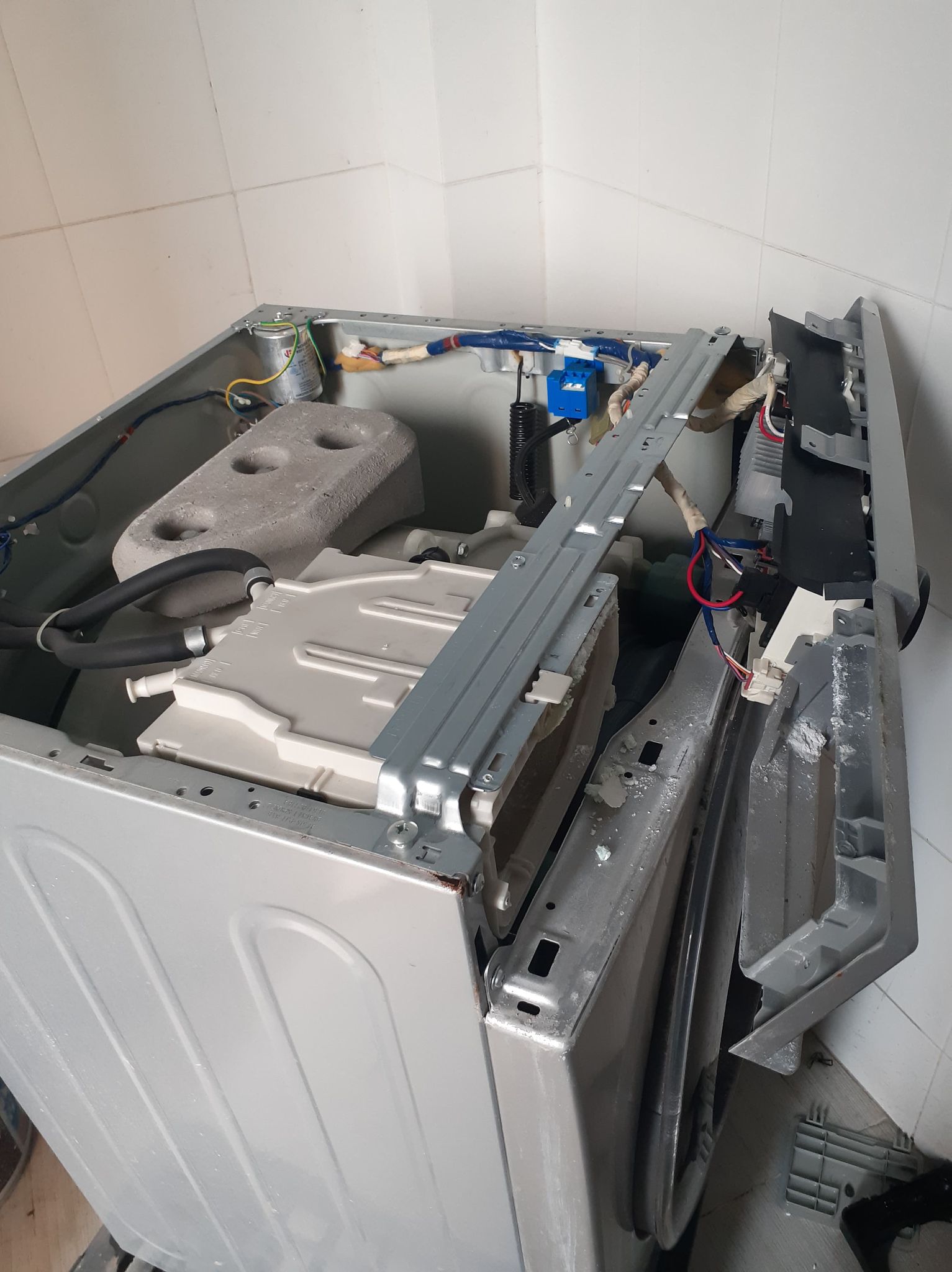 Các cách xử lý máy giặt chạy rung lắc đơn giản