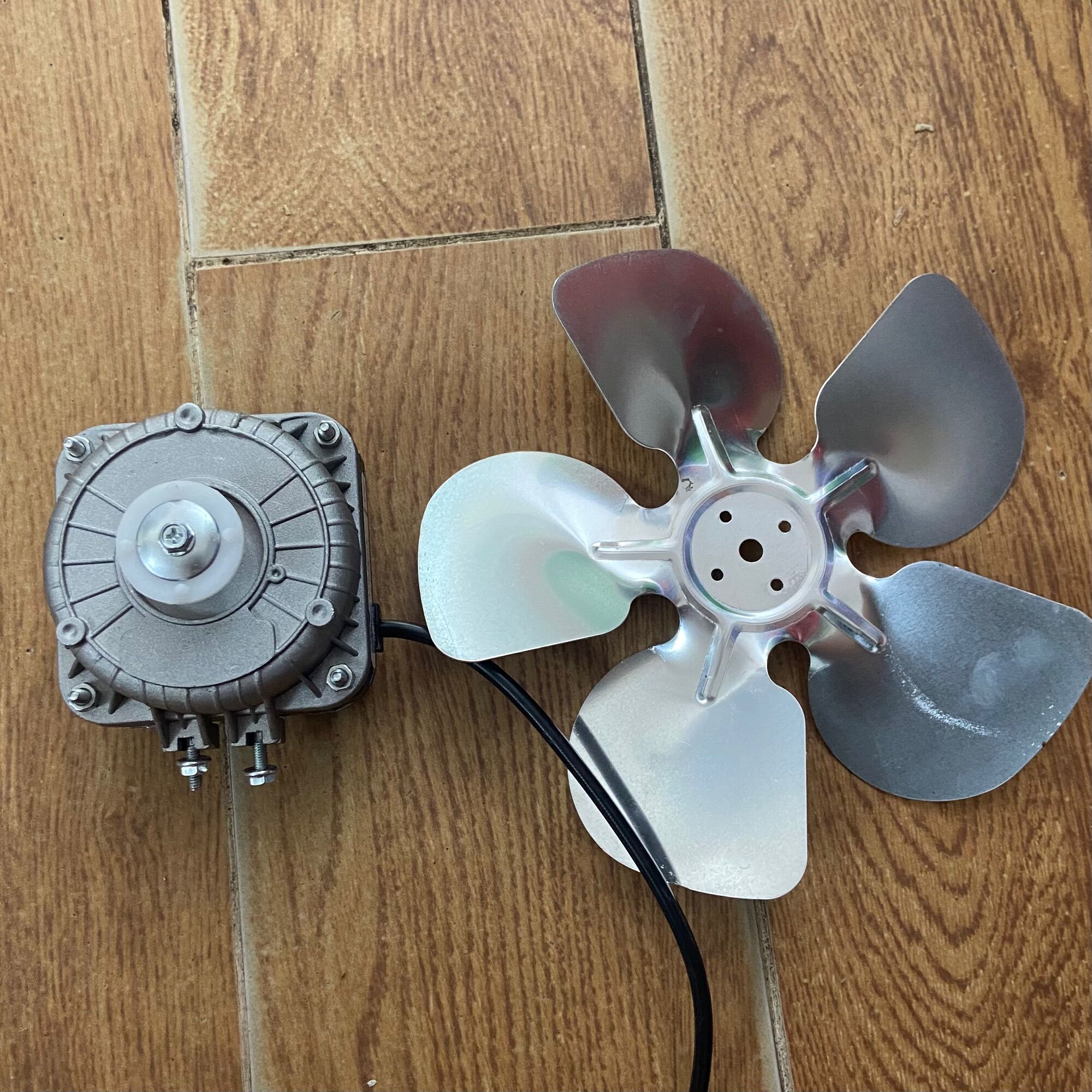 Giá thay quạt giải nhiệt tủ đông – Cập nhật mới & tư vấn chi tiết