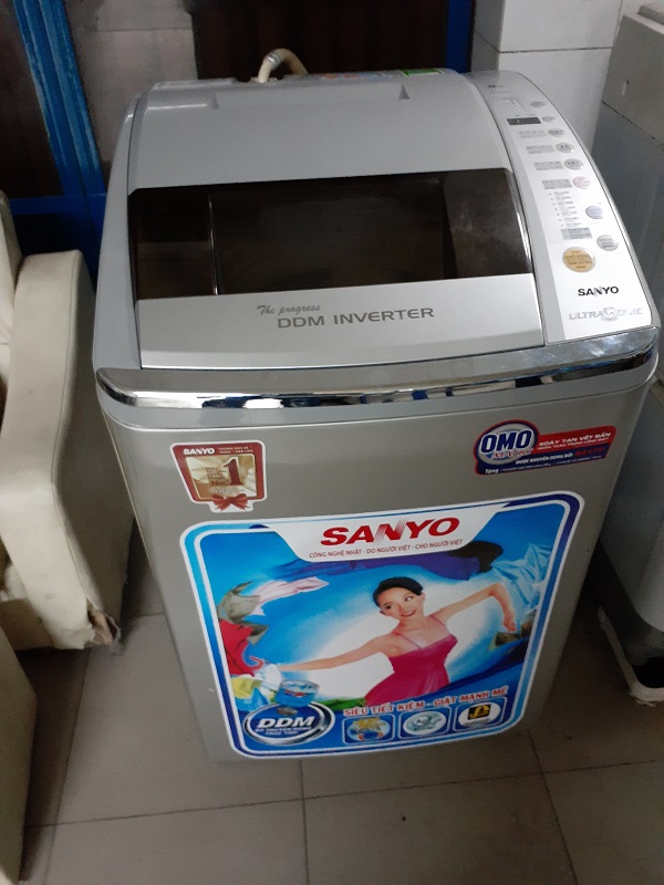 Máy giặt sanyo inverter 9kg new 90%