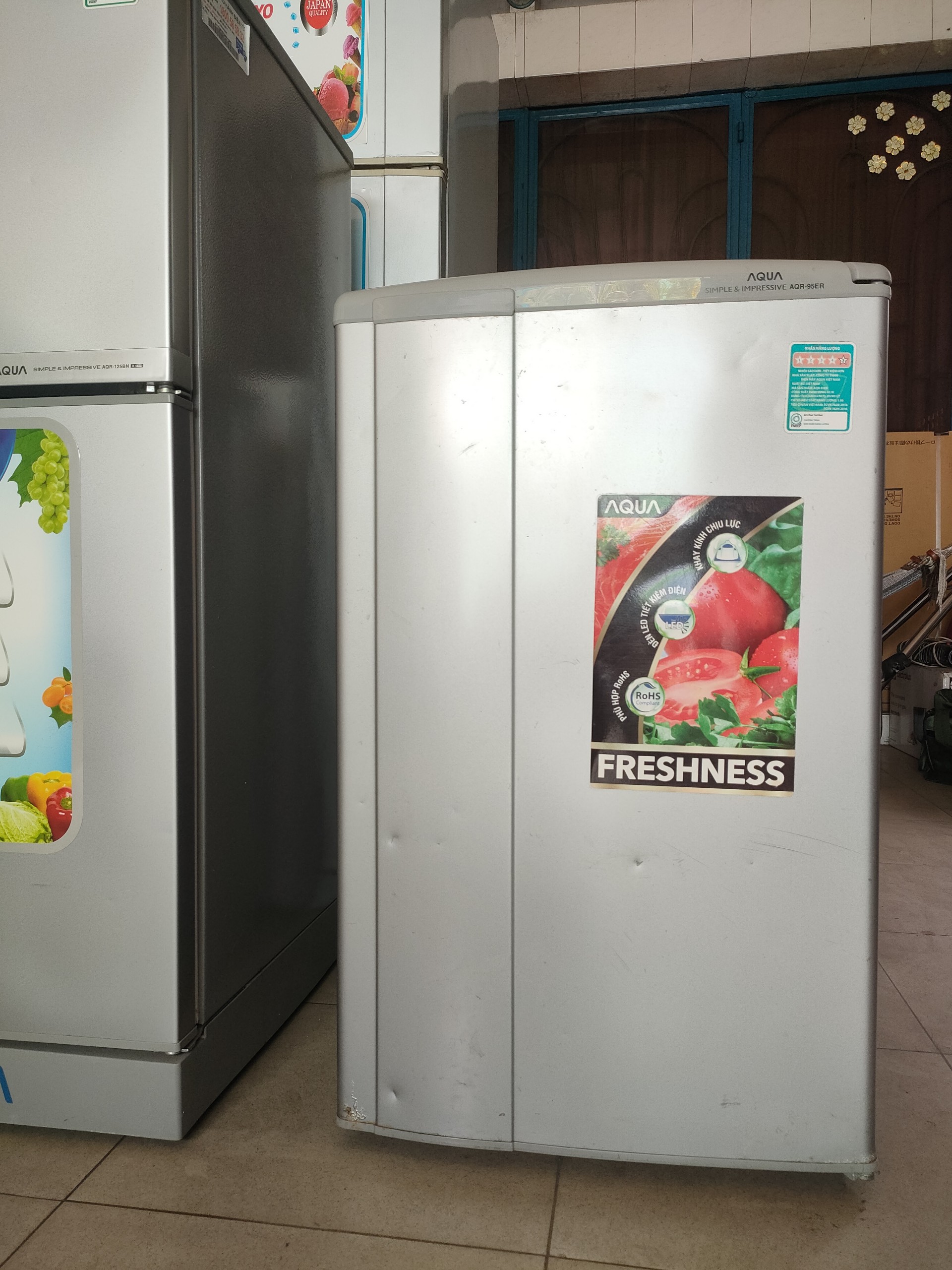 Tủ lạnh mini Aqua 93 lít